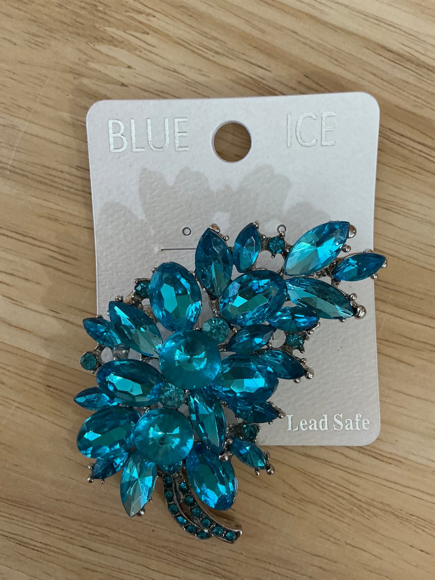 GLASS CRYSTAL LEAF BROOCH