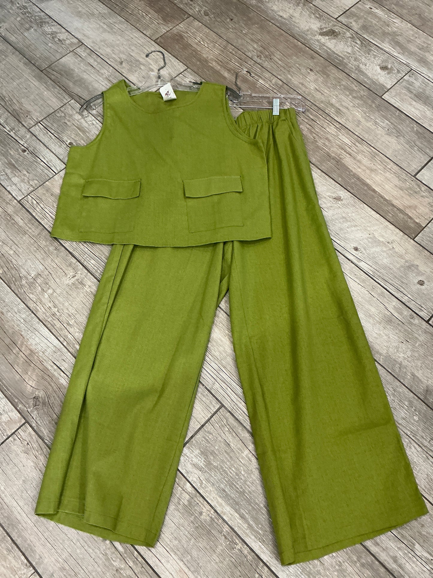 OLIVE GREEN TWO-PIECE SET