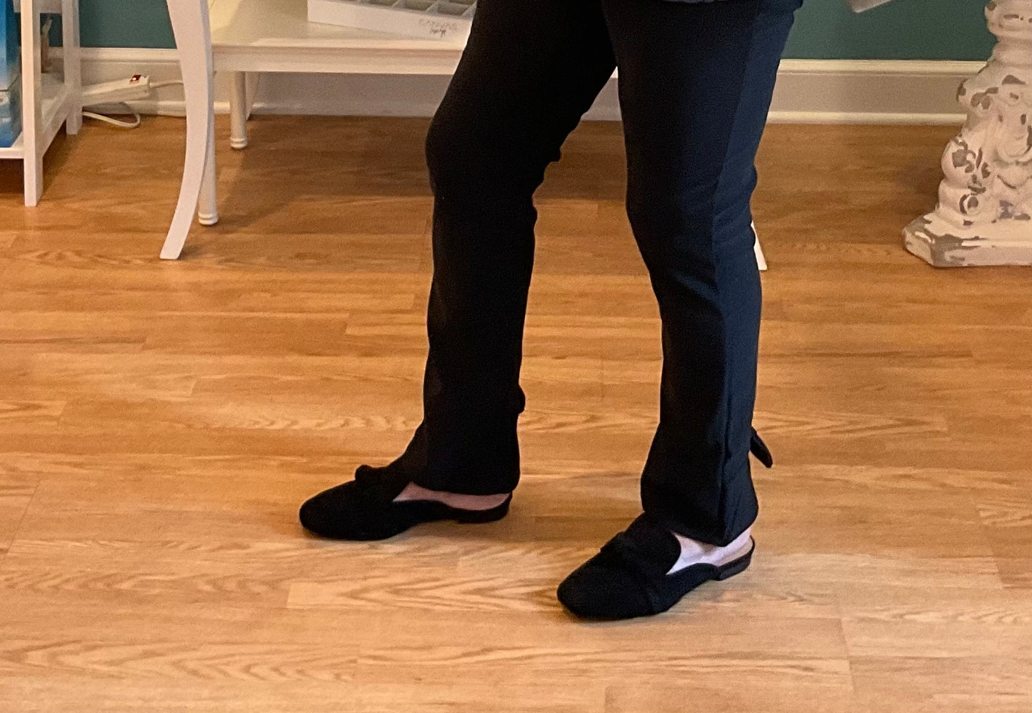 CLINGY/BLACK FAUX SUEDE