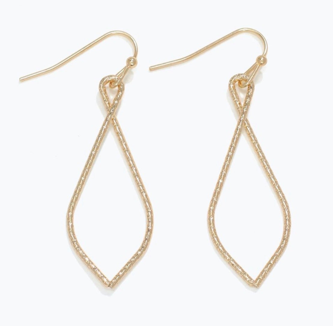 TEXTURED GOLD TWIST EARR(8121019