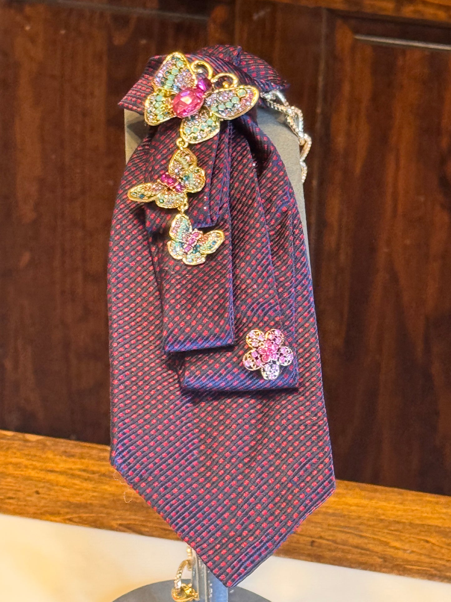 Tie with necklace