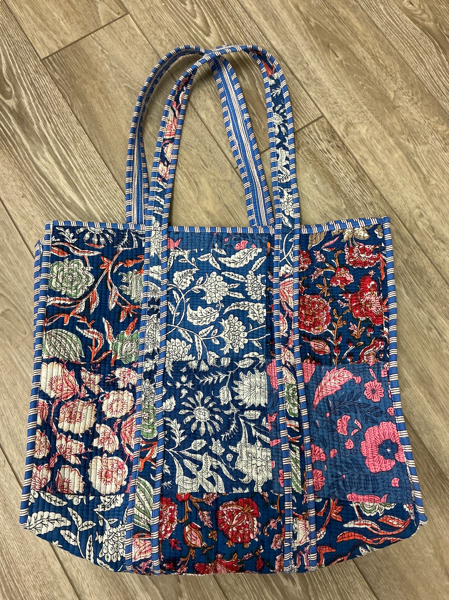 TOTE BAGS (08581