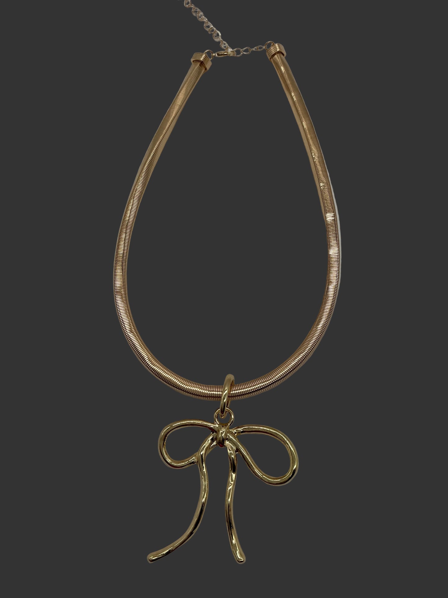 GOLD CHOKER WITH CHARM