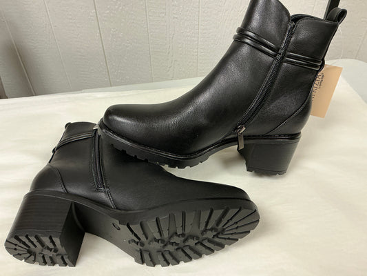 BLACK SHORT BOOT