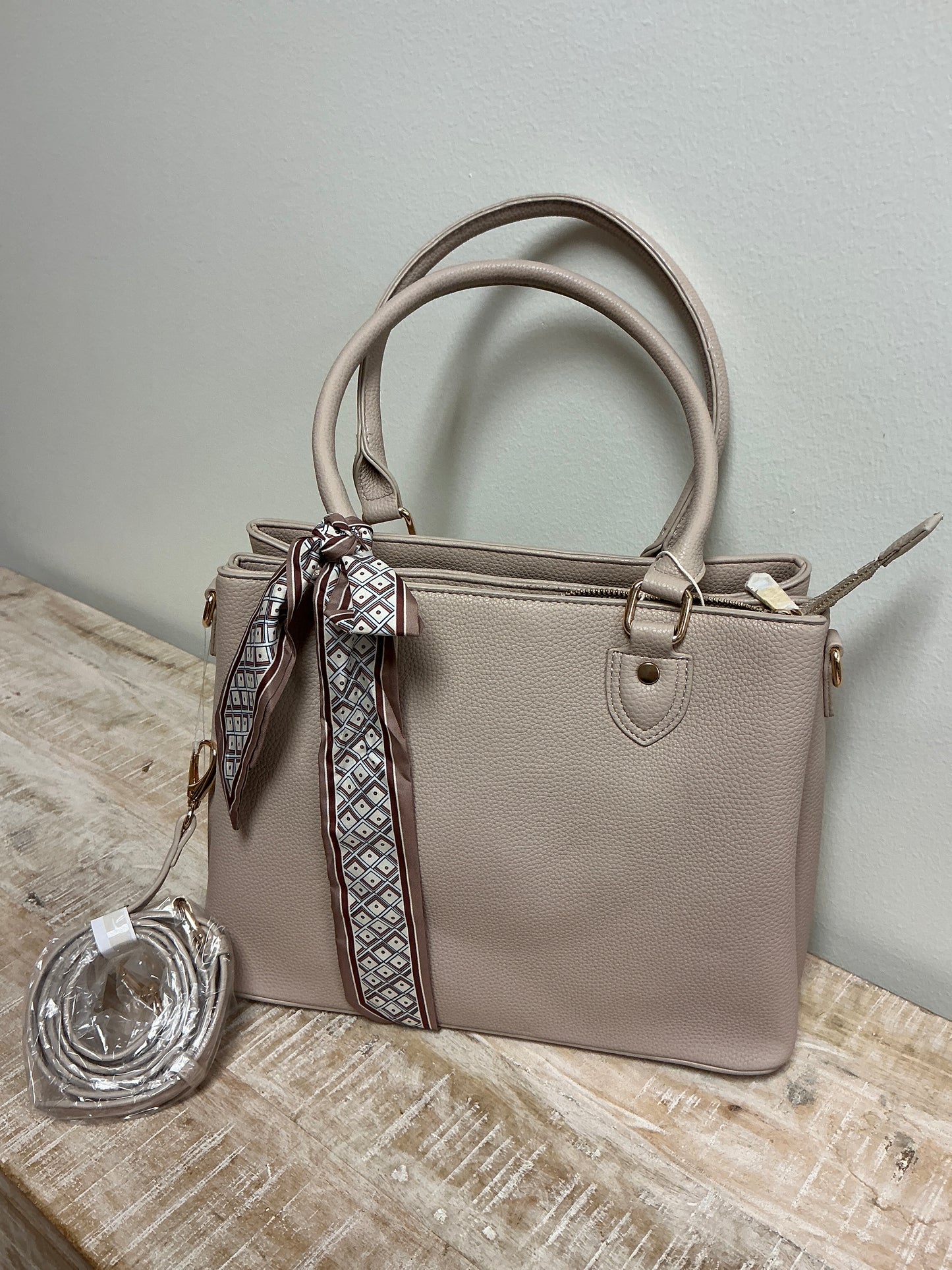 JIA 3 COMPARTMENT SATCHEL W/BOW