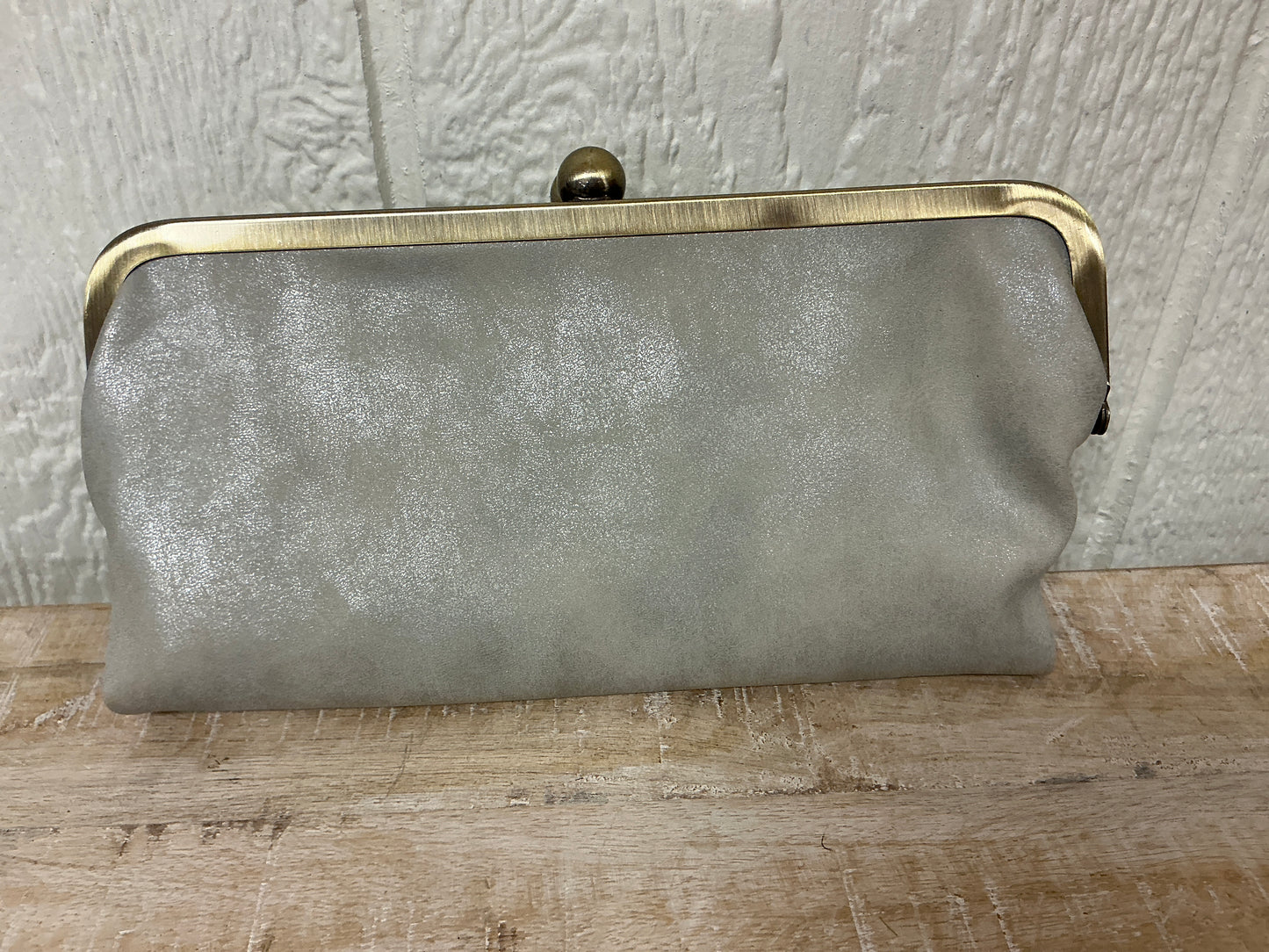 KISS LOCK CLUTCH