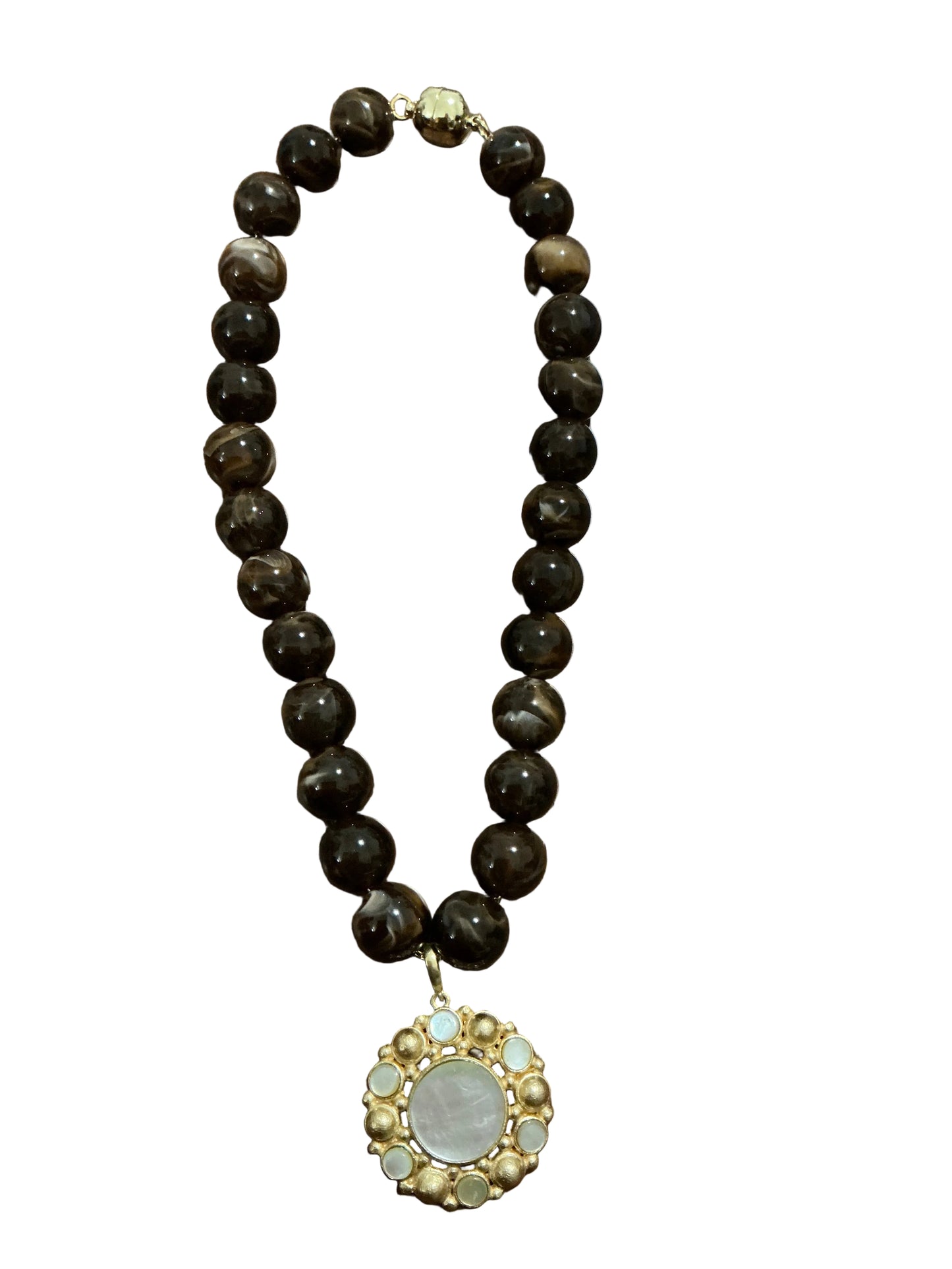 BROWN LARGE BEAD NECKLACE W/GOLD & MOTHER OF PEARL PENDANT